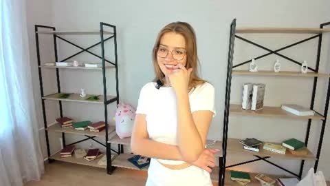 Snapshot of ilonamoorman chatting on 07/03/26, 06:53 Ilona online show from 07/03/26, 06:53