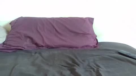 Snapshot of iluchans chatting on 12/19/24, 09:40 Illuchans online show from 12/19/24, 09:40