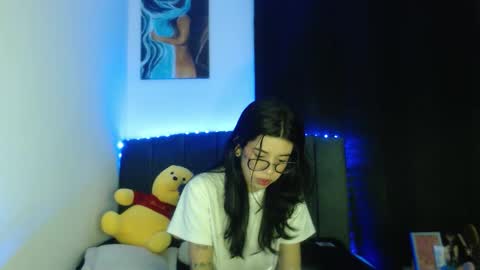 Snapshot of ily_bea chatting on 03/24/26, 12:37 Ily Bea online show from 03/24/26, 12:37