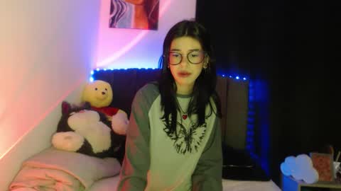 Snapshot of ily_bea chatting on 04/01/26, 12:44 Ily Bea online show from 04/01/26, 12:44