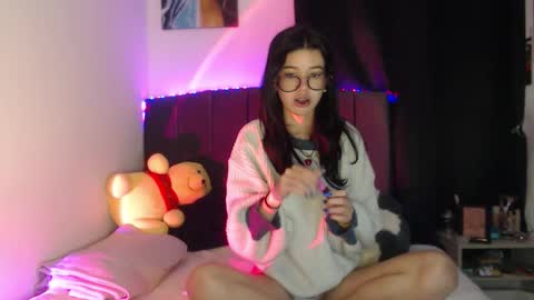 Snapshot of ily_bea chatting on 04/21/26, 05:03 Ily Bea online show from 04/21/26, 05:03