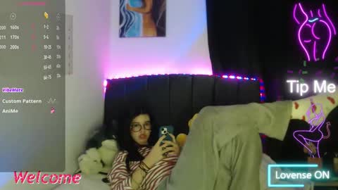 Snapshot of ily_bea chatting on 04/26/26, 01:25 Ily Bea online show from 04/26/26, 01:25