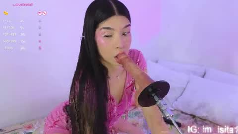 Snapshot of im__isabella chatting on 04/06/26, 11:05 Isa Vasquez online show from 04/06/26, 11:05