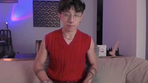 Snapshot of im__thomas chatting on 12/18/25, 01:33 IM THOMAS online show from 12/18/25, 01:33