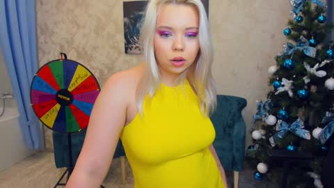 Snapshot of im__youre_sunshine chatting on 12/22/24, 11:09 Roxy online show from 12/22/24, 11:09