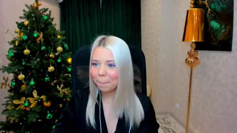 Snapshot of im__youre_sunshine chatting on 12/27/24, 08:18 Roxy online show from 12/27/24, 08:18