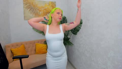 Snapshot of im__youre_sunshine chatting on 01/10/25, 11:29 Roxy online show from 01/10/25, 11:29