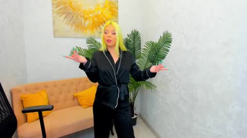 Snapshot of im__youre_sunshine chatting on 01/22/25, 08:17 Roxy online show from 01/22/25, 08:17