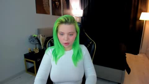 Snapshot of im__youre_sunshine chatting on 10/15/25, 08:09 Roxy online show from 10/15/25, 08:09