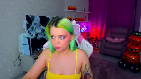 Snapshot of im__youre_sunshine chatting on 10/30/25, 05:35 Roxy online show from 10/30/25, 05:35