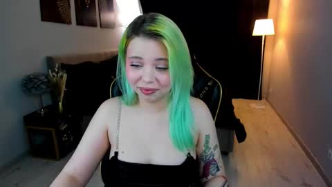 Snapshot of im__youre_sunshine chatting on 11/08/25, 06:40 Roxy online show from 11/08/25, 06:40