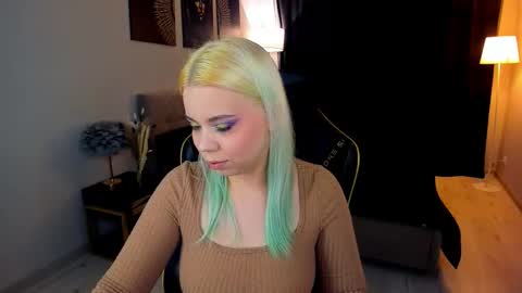 Snapshot of im__youre_sunshine chatting on 11/23/25, 06:19 Roxy online show from 11/23/25, 06:19