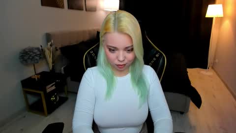 Snapshot of im__youre_sunshine chatting on 11/28/25, 07:38 Roxy online show from 11/28/25, 07:38