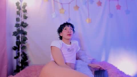 Snapshot of im_alejo chatting on 12/14/25, 02:06 Alejo independent model online show from 12/14/25, 02:06