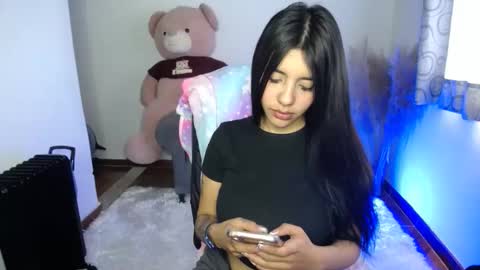 Snapshot of im_alyn chatting on 11/18/25, 03:05 Alyn online show from 11/18/25, 03:05