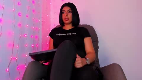 Snapshot of im_anna_ chatting on 02/12/25, 09:33 im_anna_ online show from 02/12/25, 09:33