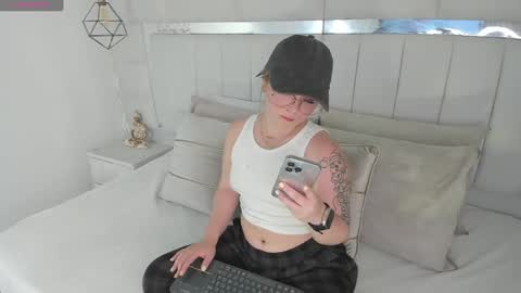 DAHLIA online show from 02/07/25, 08:42