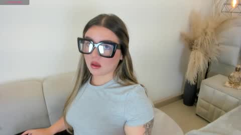 Snapshot of im_dalhia chatting on 04/27/26, 09:24 DAHLIA online show from 04/27/26, 09:24