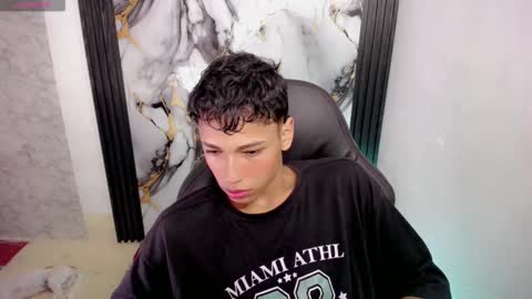 im_david01 online show from 12/01/25, 01:05