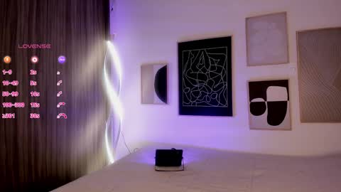 Snapshot of im_eli1 chatting on 11/27/25, 06:54 Eli online show from 11/27/25, 06:54