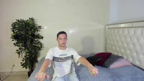 IM EMILIANOLUX online show from 10/16/25, 08:21