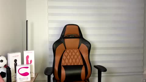 Snapshot of im_laia_ chatting on 01/15/25, 11:00 Laia online show from 01/15/25, 11:00