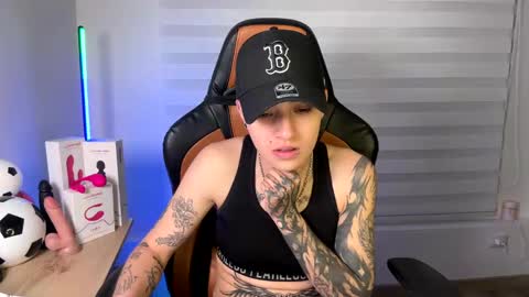 Snapshot of im_laia_ chatting on 01/18/25, 03:53 Laia online show from 01/18/25, 03:53