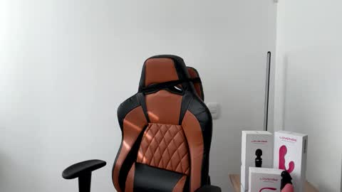 Snapshot of im_laia_ chatting on 01/24/25, 09:15 Laia online show from 01/24/25, 09:15