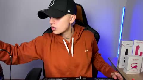 Snapshot of im_laia_ chatting on 01/28/25, 12:57 Laia online show from 01/28/25, 12:57