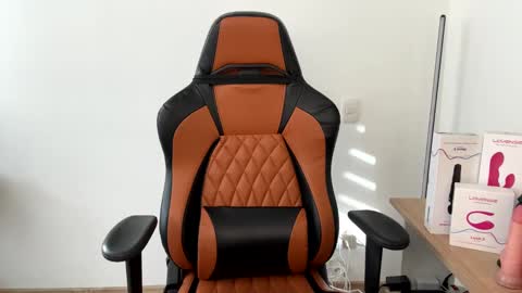 Snapshot of im_laia_ chatting on 01/28/25, 09:29 Laia online show from 01/28/25, 09:29