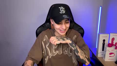 Snapshot of im_laia_ chatting on 01/30/25, 12:29 Laia online show from 01/30/25, 12:29