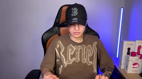 Snapshot of im_laia_ chatting on 01/30/25, 03:33 Laia online show from 01/30/25, 03:33