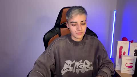 Snapshot of im_laia_ chatting on 02/01/25, 02:58 Laia online show from 02/01/25, 02:58