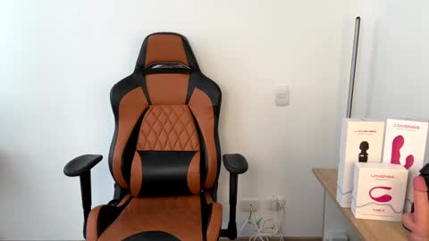 Snapshot of im_laia_ chatting on 02/03/25, 08:13 Laia online show from 02/03/25, 08:13