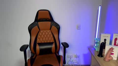 Snapshot of im_laia_ chatting on 02/07/25, 10:08 Laia online show from 02/07/25, 10:08