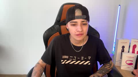 Snapshot of im_laia_ chatting on 02/08/25, 08:53 Laia online show from 02/08/25, 08:53