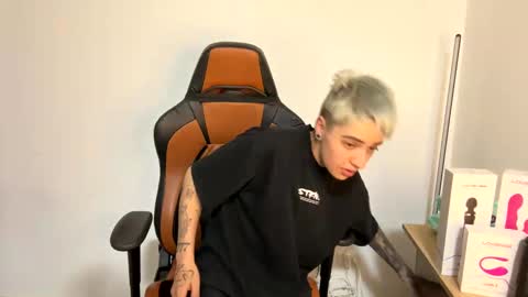 Snapshot of im_laia_ chatting on 02/09/25, 10:09 Laia online show from 02/09/25, 10:09