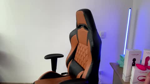 Snapshot of im_laia_ chatting on 02/15/25, 01:16 Laia online show from 02/15/25, 01:16