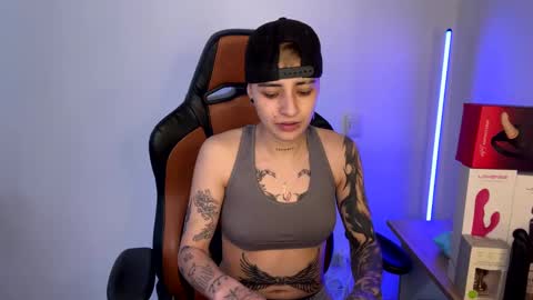 Snapshot of im_laia_ chatting on 02/18/25, 10:14 Laia online show from 02/18/25, 10:14