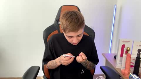 Snapshot of im_laia_ chatting on 02/25/25, 08:19 Laia online show from 02/25/25, 08:19