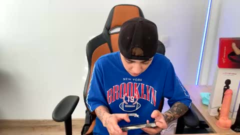 Snapshot of im_laia_ chatting on 02/28/25, 09:23 Laia online show from 02/28/25, 09:23