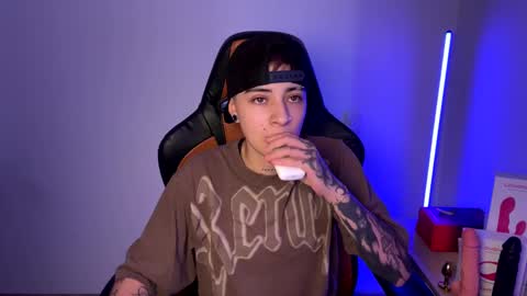 Snapshot of im_laia_ chatting on 03/04/25, 05:21 Laia online show from 03/04/25, 05:21