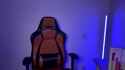 Snapshot of im_laia_ chatting on 03/05/25, 05:50 Laia online show from 03/05/25, 05:50