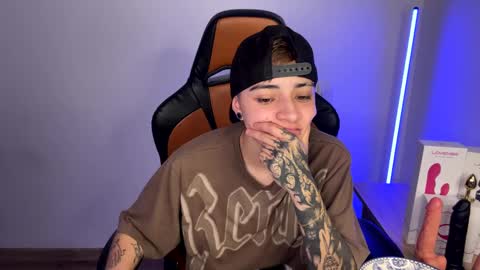 Snapshot of im_laia_ chatting on 03/05/25, 11:49 Laia online show from 03/05/25, 11:49