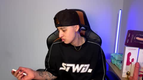 Snapshot of im_laia_ chatting on 03/08/25, 12:44 Laia online show from 03/08/25, 12:44