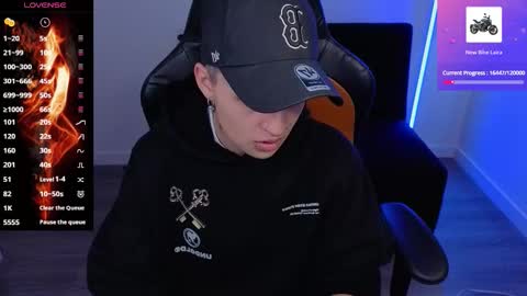 Snapshot of im_laia_ chatting on 10/05/25, 09:45 Laia online show from 10/05/25, 09:45