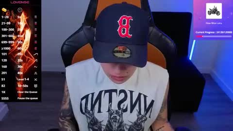 Snapshot of im_laia_ chatting on 10/10/25, 09:47 Laia online show from 10/10/25, 09:47