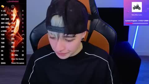 Snapshot of im_laia_ chatting on 10/20/25, 10:21 Laia online show from 10/20/25, 10:21