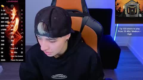 Snapshot of im_laia_ chatting on 10/22/25, 10:20 Laia online show from 10/22/25, 10:20