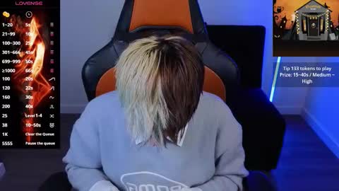 Snapshot of im_laia_ chatting on 10/24/25, 01:03 Laia online show from 10/24/25, 01:03